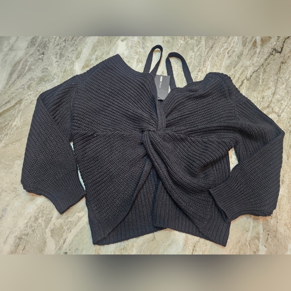 Fashion Nova Fall Fave Twist Front Sweater Black NWT Size M Chunky Knit Pullover